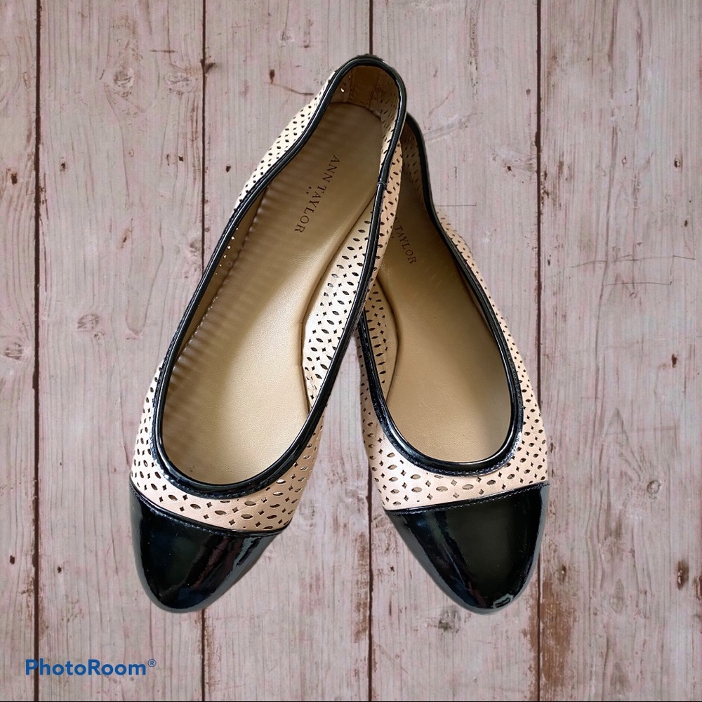 Ann Taylor Nude and Black Flats size 9 1/2 EUC